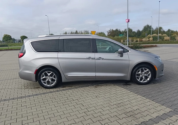 Chrysler Pacifica cena 99999 przebieg: 79900, rok produkcji 2017 z Krzeszowice małe 352